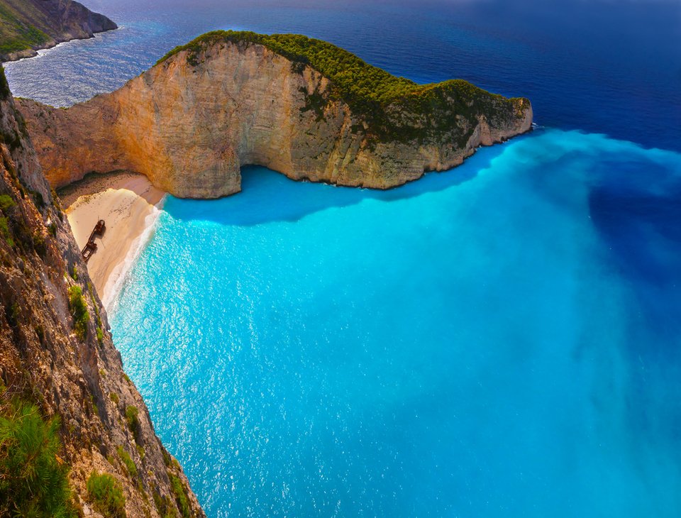 Η θέα της παραλίας από ψηλά κόβει την ανάσα / Φωτογραφία: shutterstock