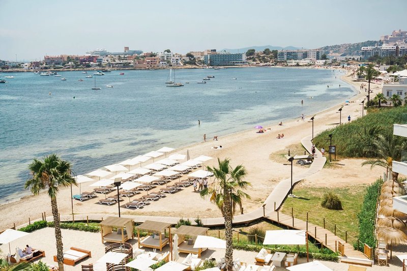 Πρέπει να δεις το χλιδάτο και εξωτικό ξενοδοχείο που μόλις άνοιξε ο Ρόμπερτ Ντε Νίρο στην Ιμπιζα [εικόνες] | iefimerida.gr 4