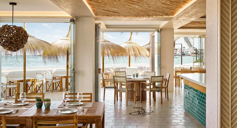 Πρέπει να δεις το χλιδάτο και εξωτικό ξενοδοχείο που μόλις άνοιξε ο Ρόμπερτ Ντε Νίρο στην Ιμπιζα [εικόνες] | iefimerida.gr 1