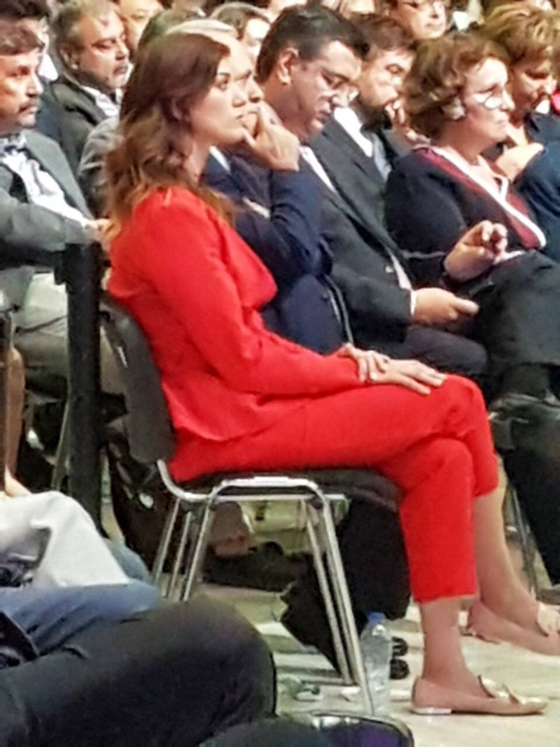 Κόκκινα της φωτιάς η Νοτοπούλου, με σκοτεινά χρώματα η Περιστέρα -Οι εμφανίσεις στη ΔΕΘ [εικόνες] | iefimerida.gr 4