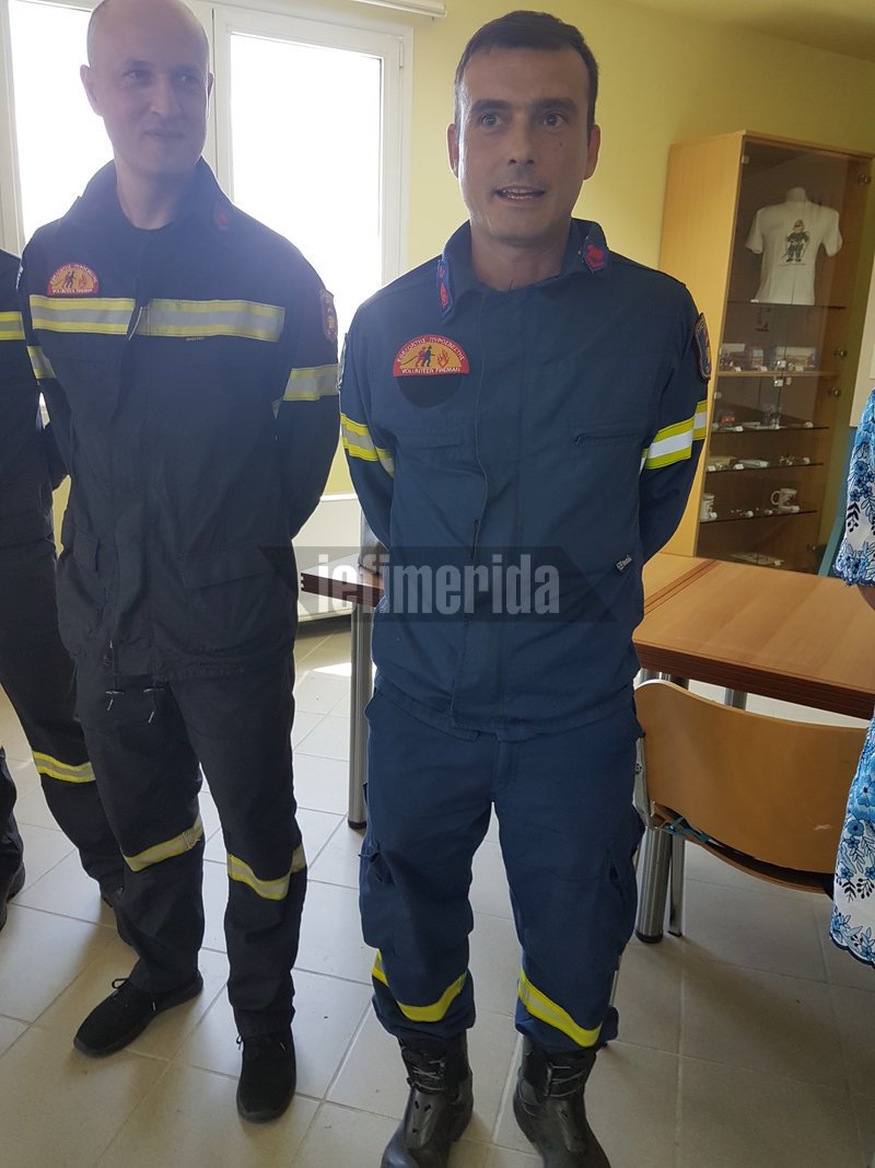 Οι εθελοντές Σπύρος Πολιτόπουλος (αριστερά) και Δρόσος Παπαδόπουλος (δεξιά)