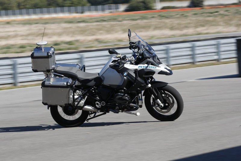 Η BMW Motorrad παρουσίασε την αυτόνομη BMW R 1200 GS [εικόνες & βίντεο] | iefimerida.gr 2