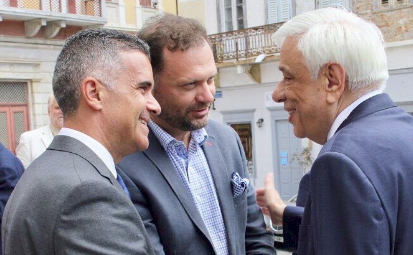Από τη συνάντηση με τον Προκόπη Παυλόπουλο στη Σύρο
