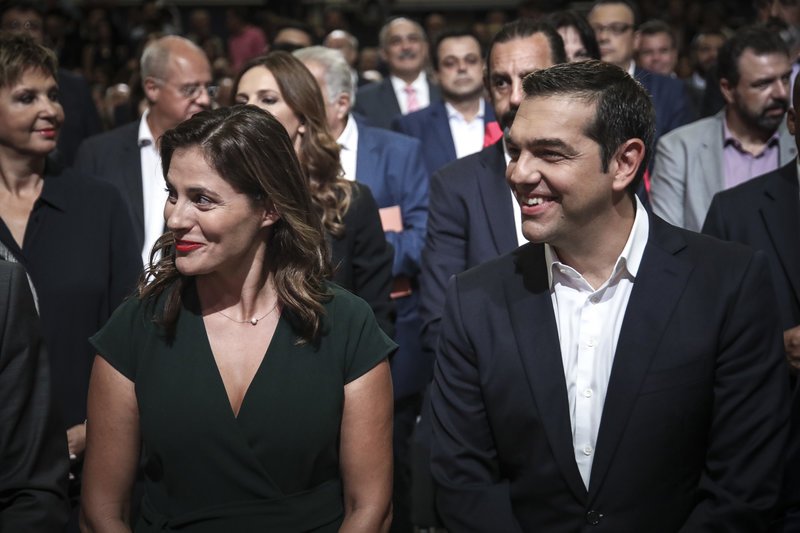 Κόκκινα της φωτιάς η Νοτοπούλου, με σκοτεινά χρώματα η Περιστέρα -Οι εμφανίσεις στη ΔΕΘ [εικόνες] | iefimerida.gr 3