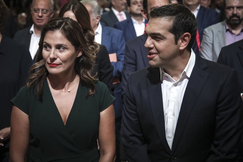 Κόκκινα της φωτιάς η Νοτοπούλου, με σκοτεινά χρώματα η Περιστέρα -Οι εμφανίσεις στη ΔΕΘ [εικόνες] | iefimerida.gr 2