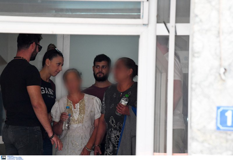 Αυτές είναι οι γυναίκες που έριχναν λάδι στις εικόνες στα μουσεία -Ρομά, βουλγαρικής καταγωγής | iefimerida.gr 4