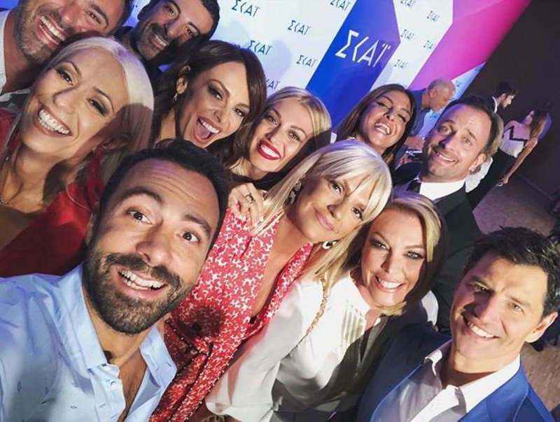 Η selfie των παρουσιαστών