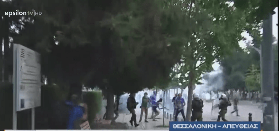 Μεγάλα επεισόδια και καταστροφές στη Θεσσαλονίκη -Στο συλλαλητήριο για τη Μακεδονία [εικόνες & βίντεο] | iefimerida.gr 19