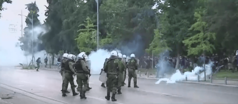 Μεγάλα επεισόδια και καταστροφές στη Θεσσαλονίκη -Στο συλλαλητήριο για τη Μακεδονία [εικόνες & βίντεο] | iefimerida.gr 17