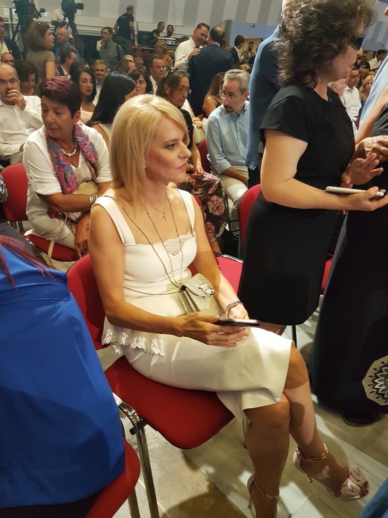 Κόκκινα της φωτιάς η Νοτοπούλου, με σκοτεινά χρώματα η Περιστέρα -Οι εμφανίσεις στη ΔΕΘ [εικόνες] | iefimerida.gr 9