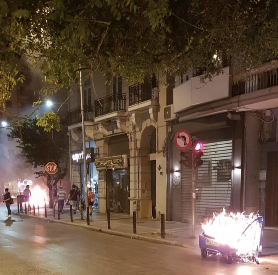 Μεγάλα επεισόδια και καταστροφές στη Θεσσαλονίκη -Στο συλλαλητήριο για τη Μακεδονία [εικόνες & βίντεο] | iefimerida.gr 23