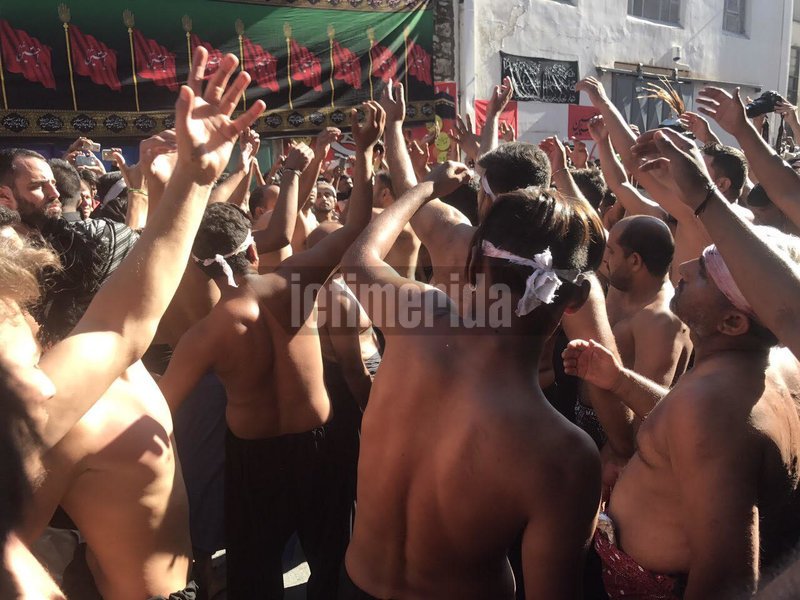 Εκατοντάδες σιίτες μουσουλμάνοι αυτομαστιγώνονται στον Πειραιά -Για να γιορτάσουν την Ασούρα [εικόνες & βίντεο] | iefimerida.gr 19
