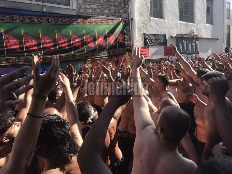 Εκατοντάδες σιίτες μουσουλμάνοι αυτομαστιγώνονται στον Πειραιά -Για να γιορτάσουν την Ασούρα [εικόνες & βίντεο] | iefimerida.gr 17