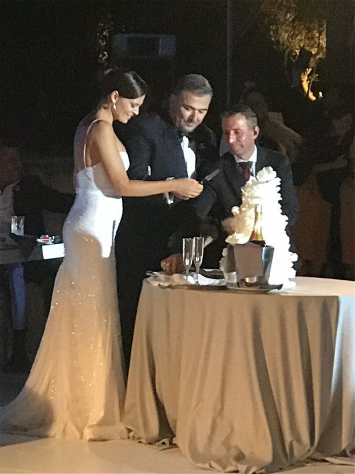 Το δεύτερο νυφικό της Υβόννης Μπόσνιακ -Τα σχεδίασε όλα μόνη της [εικόνες] | iefimerida.gr 2