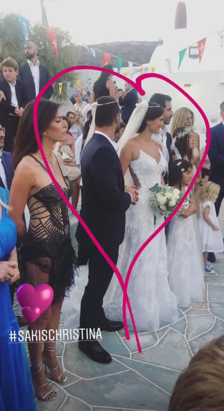 Γάμος Τανιμανίδη-Μπόμπα: Σούπερ σέξι κουμπάρα με διάφανο φόρεμα η Μαρίνα Βερνίκου [εικόνες] | iefimerida.gr 0