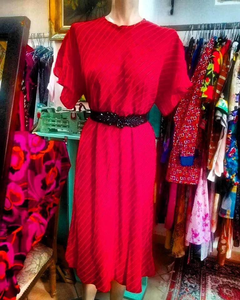 Αυτό το μπαζάρ δεν πρέπει να το χάσεις -Vintage ρούχα από 3 έως 10 ευρώ στον Νέο Κόσμο [εικόνες] | iefimerida.gr 5