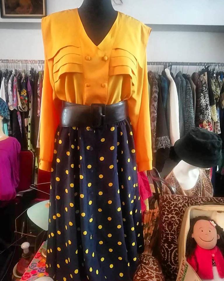 Αυτό το μπαζάρ δεν πρέπει να το χάσεις -Vintage ρούχα από 3 έως 10 ευρώ στον Νέο Κόσμο [εικόνες] | iefimerida.gr 3