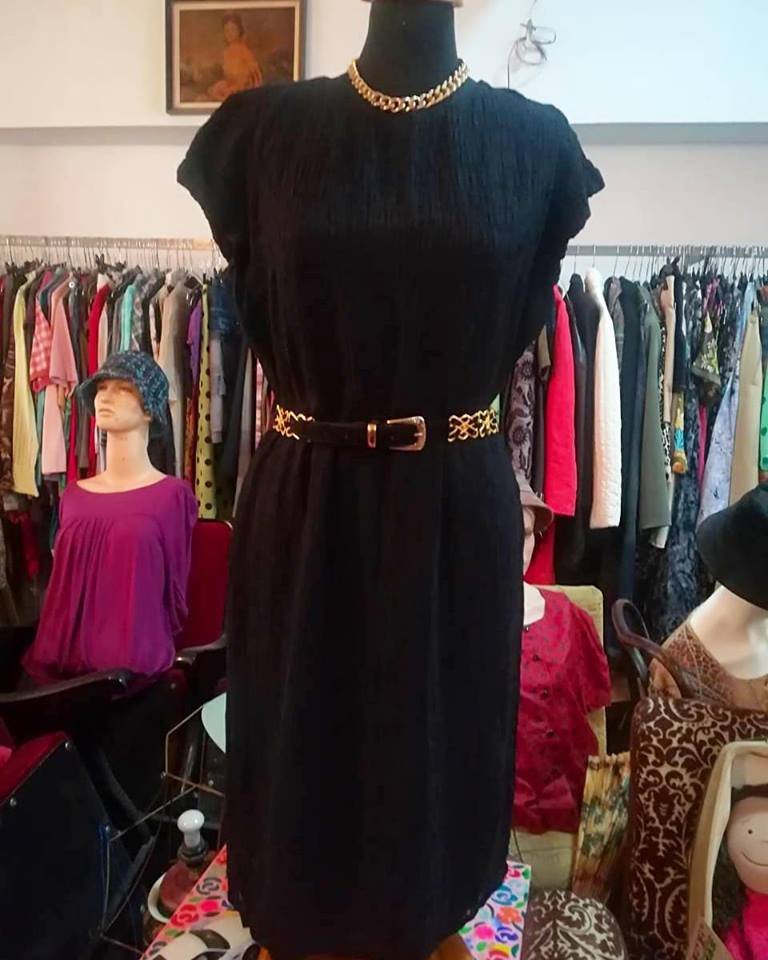 Αυτό το μπαζάρ δεν πρέπει να το χάσεις -Vintage ρούχα από 3 έως 10 ευρώ στον Νέο Κόσμο [εικόνες] | iefimerida.gr 9