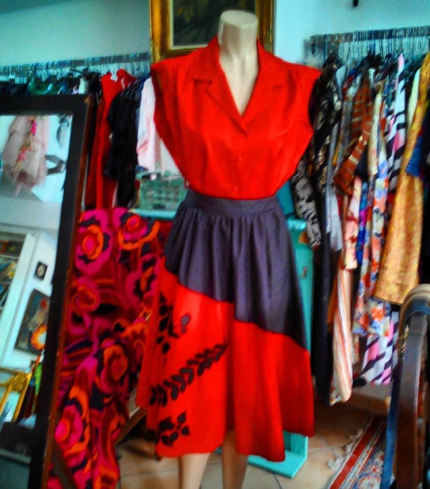 Αυτό το μπαζάρ δεν πρέπει να το χάσεις -Vintage ρούχα από 3 έως 10 ευρώ στον Νέο Κόσμο [εικόνες] | iefimerida.gr 6