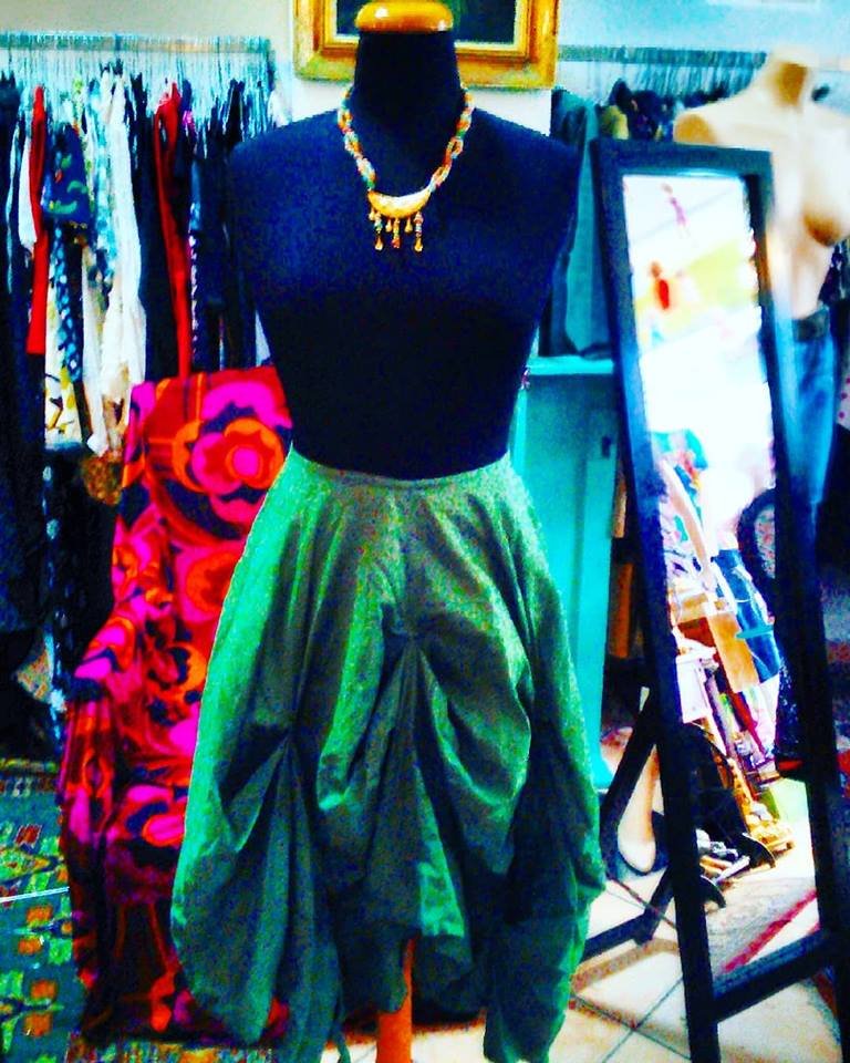 Αυτό το μπαζάρ δεν πρέπει να το χάσεις -Vintage ρούχα από 3 έως 10 ευρώ στον Νέο Κόσμο [εικόνες] | iefimerida.gr 8