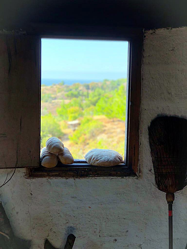 Ο παραδοσιακός ξυλόφουρνος βρίσκεται στην Βολισσό της Χίου