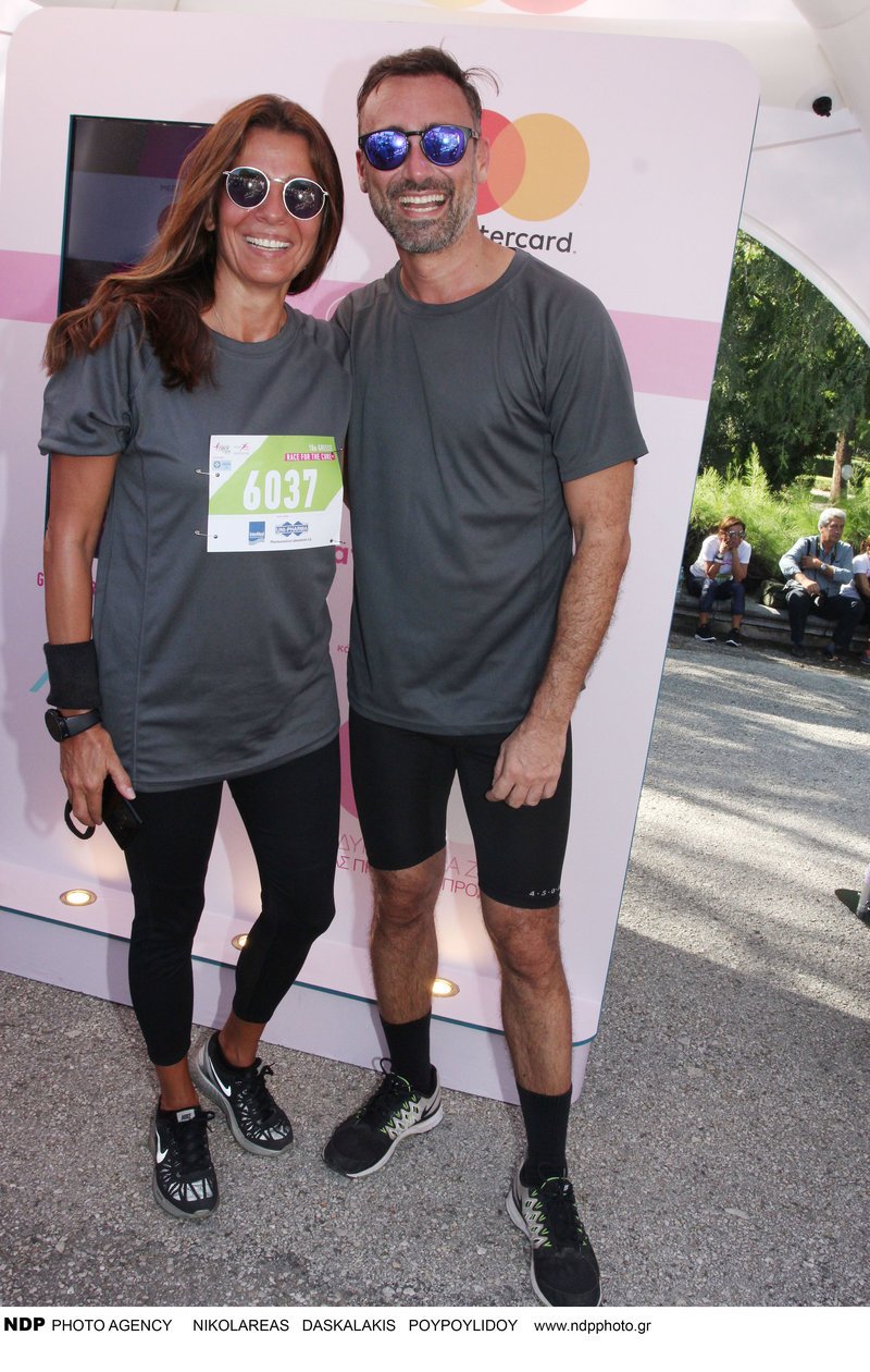 Η Πόπη Τσαπανίδου με το κολάν που δεν κρύβει καμία ατέλεια, σε αγώνα δρόμου [εικόνες] | iefimerida.gr 1