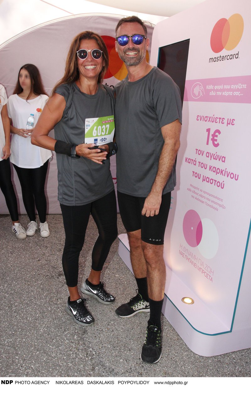 Η Πόπη Τσαπανίδου με το κολάν που δεν κρύβει καμία ατέλεια, σε αγώνα δρόμου [εικόνες] | iefimerida.gr 4