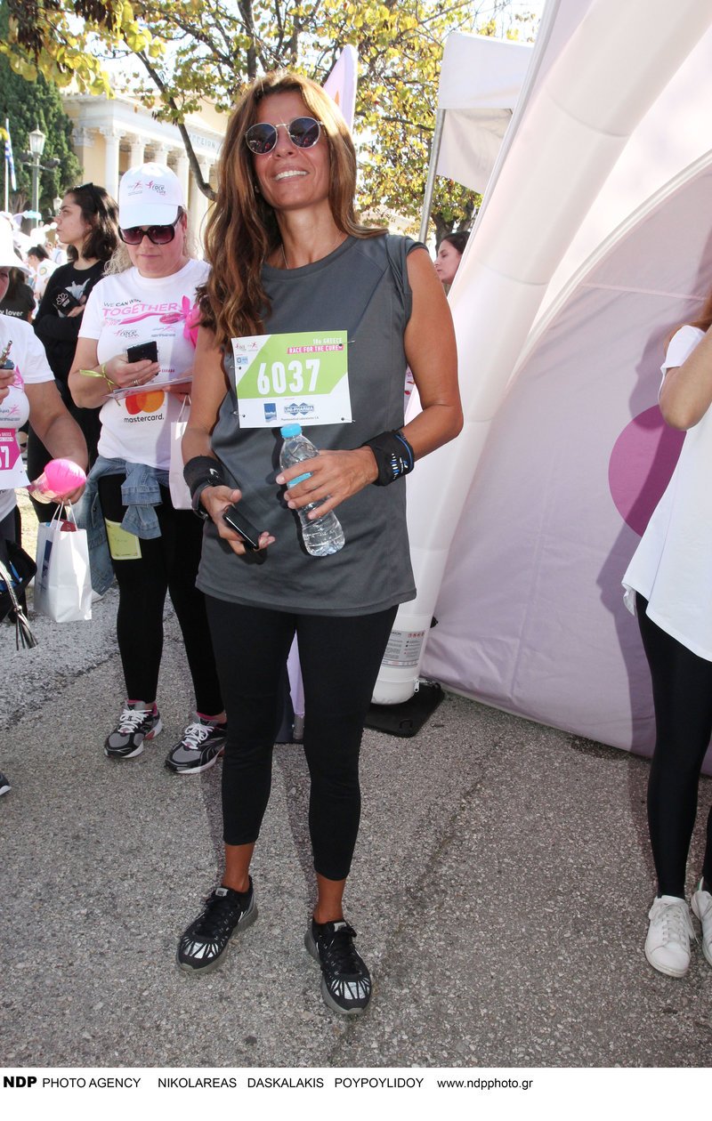 Η Πόπη Τσαπανίδου με το κολάν που δεν κρύβει καμία ατέλεια, σε αγώνα δρόμου [εικόνες] | iefimerida.gr 5