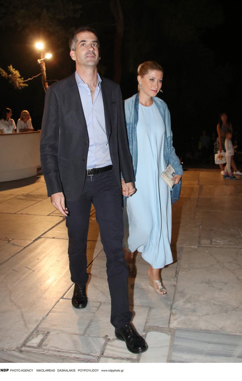 Η Σία Κοσιώνη με ένα φόρεμα στο χρώμα των ματιών της κέντρισε τα βλέμματα στο Ηρώδειο [εικόνες] | iefimerida.gr 3