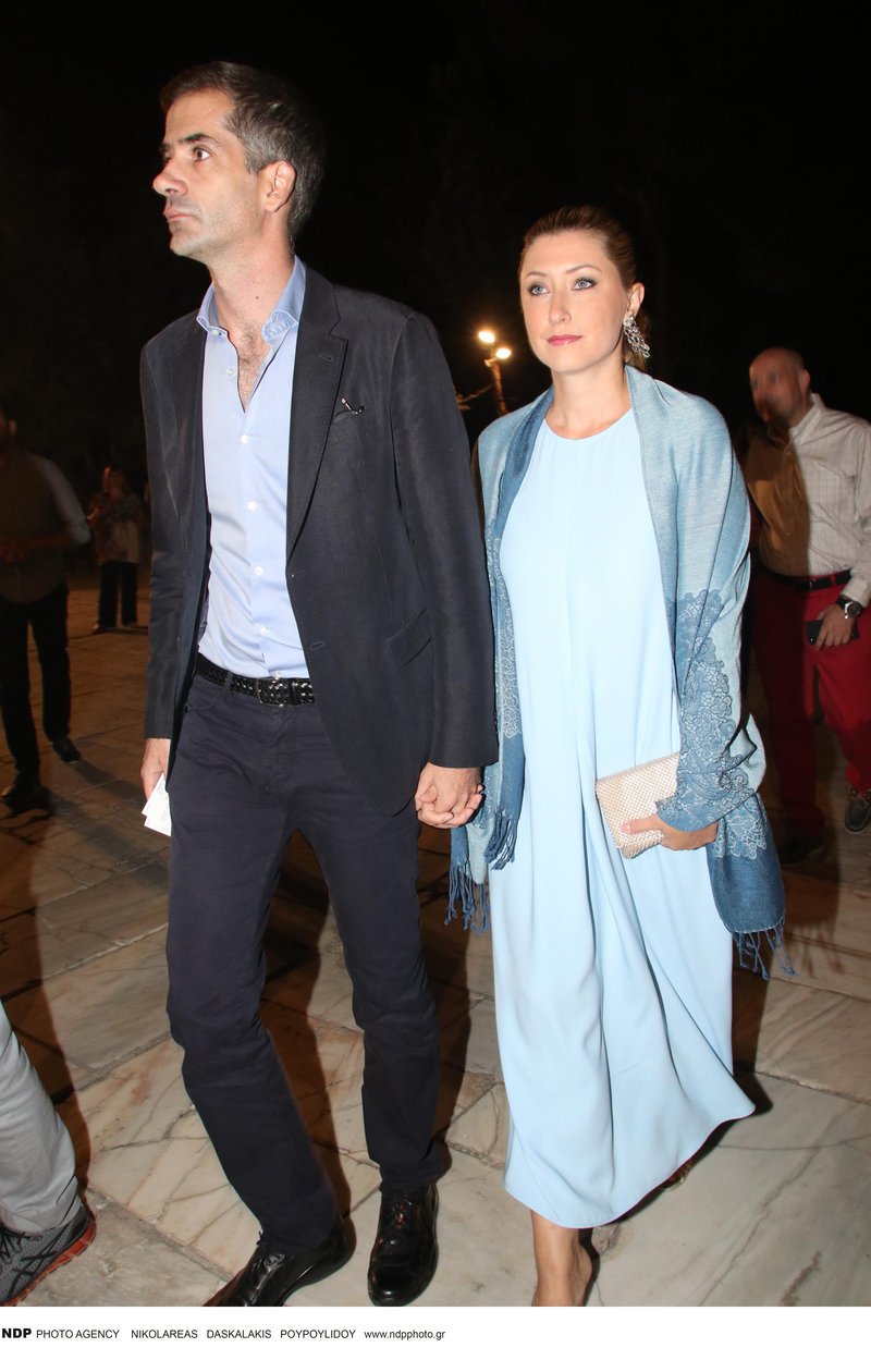 Η Σία Κοσιώνη με ένα φόρεμα στο χρώμα των ματιών της κέντρισε τα βλέμματα στο Ηρώδειο [εικόνες] | iefimerida.gr 2