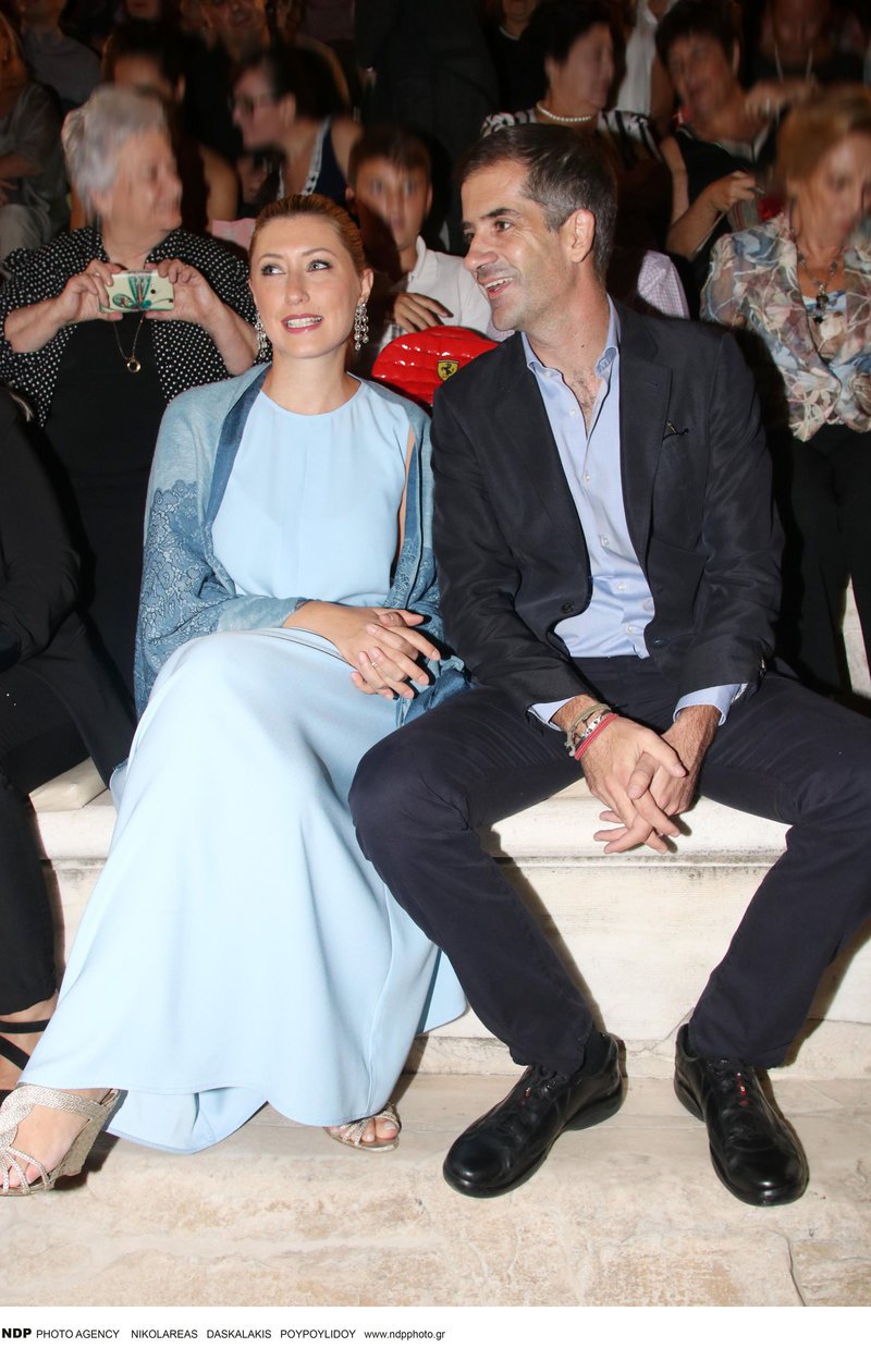 Η Σία Κοσιώνη με ένα φόρεμα στο χρώμα των ματιών της κέντρισε τα βλέμματα στο Ηρώδειο [εικόνες] | iefimerida.gr 5