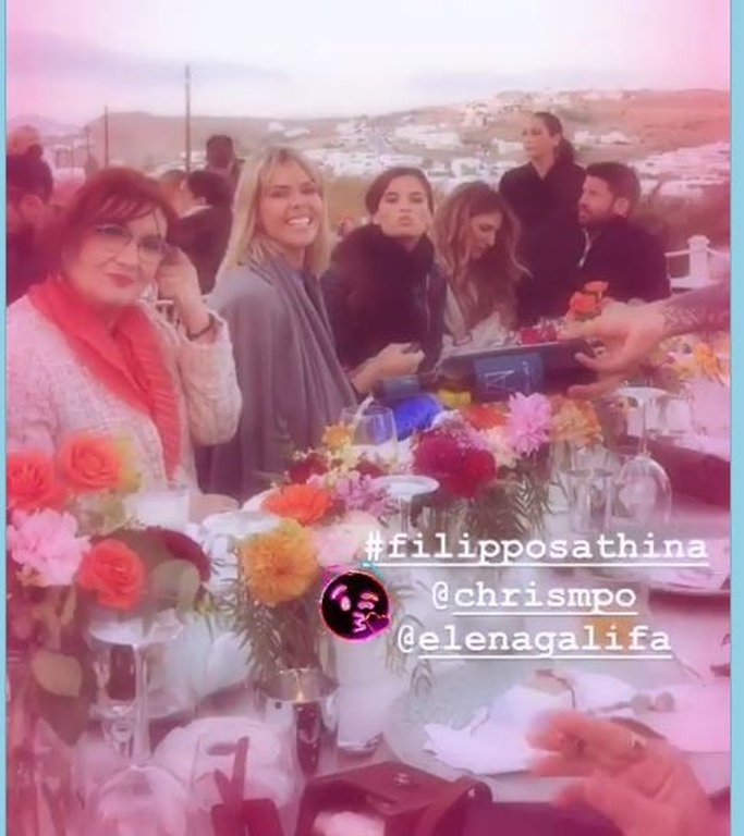 Γάμος Οικονομάκου: Τυλιγμένοι με κουβέρτες οι καλεσμένοι -Πάνω από τα εντυπωσιακά φορέματα [εικόνες] | iefimerida.gr 3