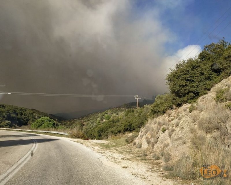 Ανεξέλεγκτη η φωτιά