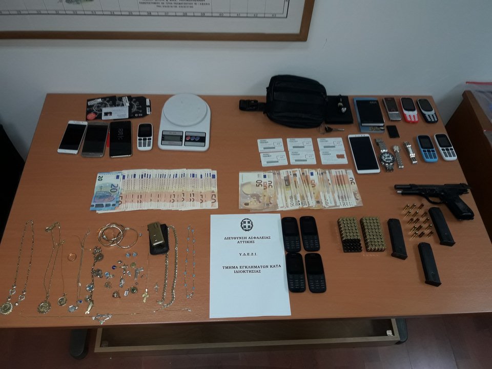 Ετσι αιφνιδίαζαν οι σκληροί ληστές των κοσμηματοπωλείων -Η μάσκα κάλυψης [εικόνες] | iefimerida.gr 2