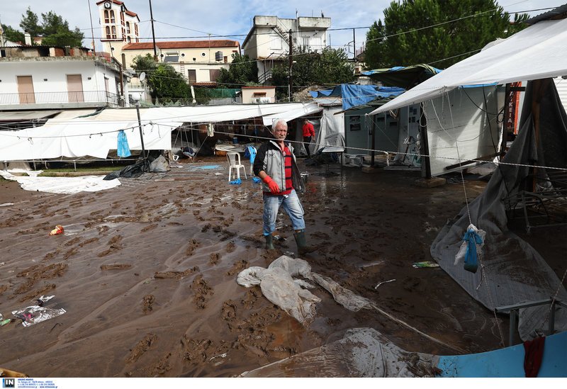 Οι δρόμοι μετατράπηκαν σε ποτάμια