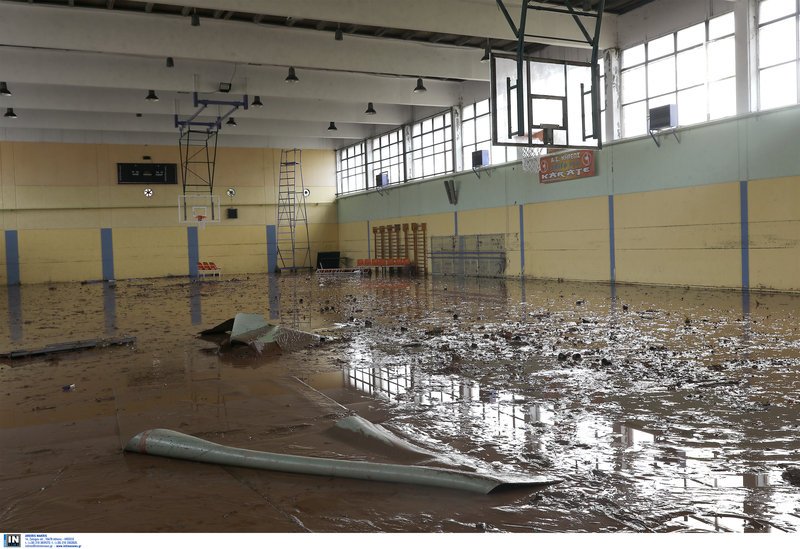 Κλειστές εγκαταστάσεις πλημμύρισαν