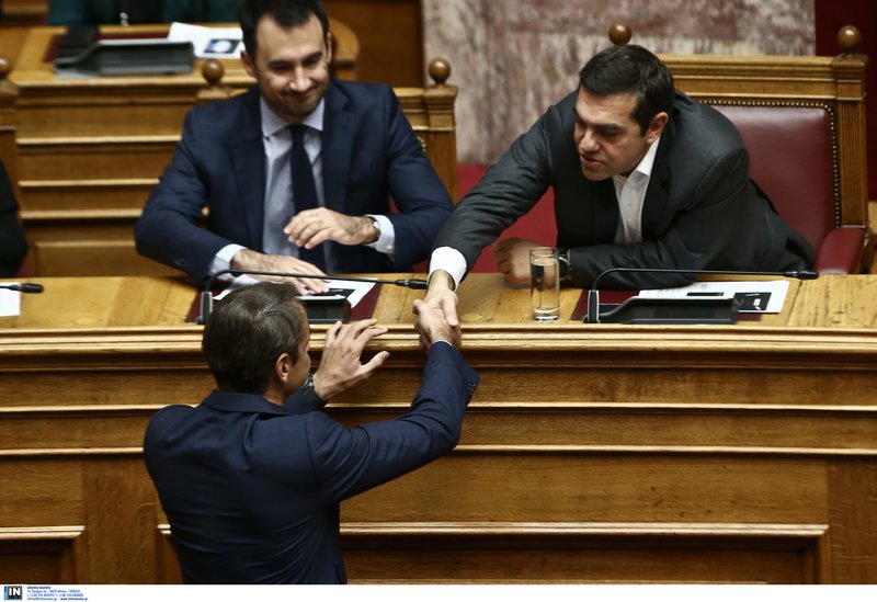 Το παρασκήνιο του αγιασμού στη Βουλή: Οι selfies, οι καλοντυμένες βουλευτίνες, τα πηγαδάκια και οι αλλαγές θέσεων [εικόνες] | iefimerida.gr 18