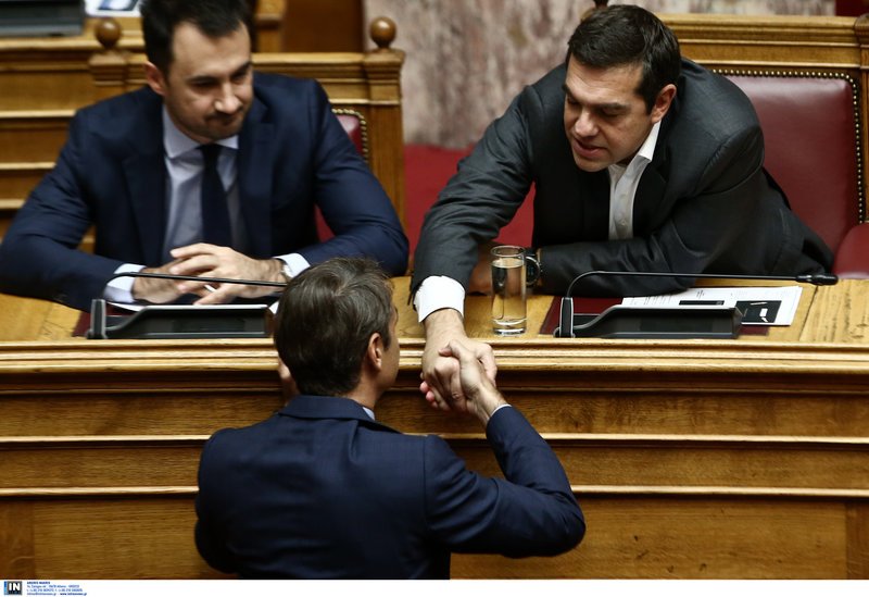 Το παρασκήνιο του αγιασμού στη Βουλή: Οι selfies, οι καλοντυμένες βουλευτίνες, τα πηγαδάκια και οι αλλαγές θέσεων [εικόνες] | iefimerida.gr 19