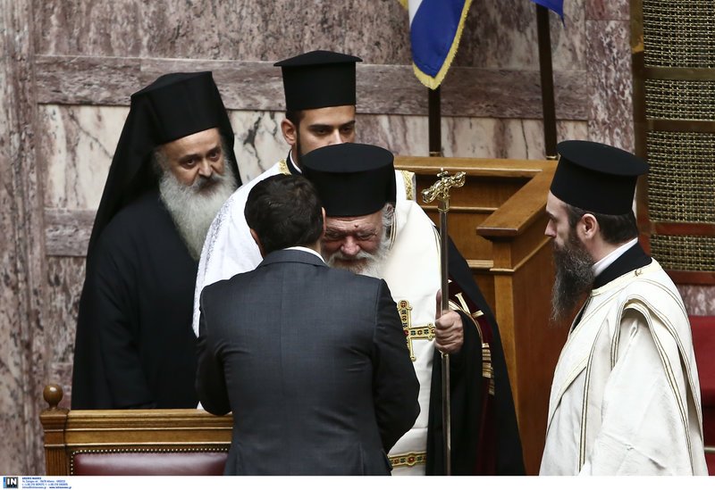 Το παρασκήνιο του αγιασμού στη Βουλή: Οι selfies, οι καλοντυμένες βουλευτίνες, τα πηγαδάκια και οι αλλαγές θέσεων [εικόνες] | iefimerida.gr 40