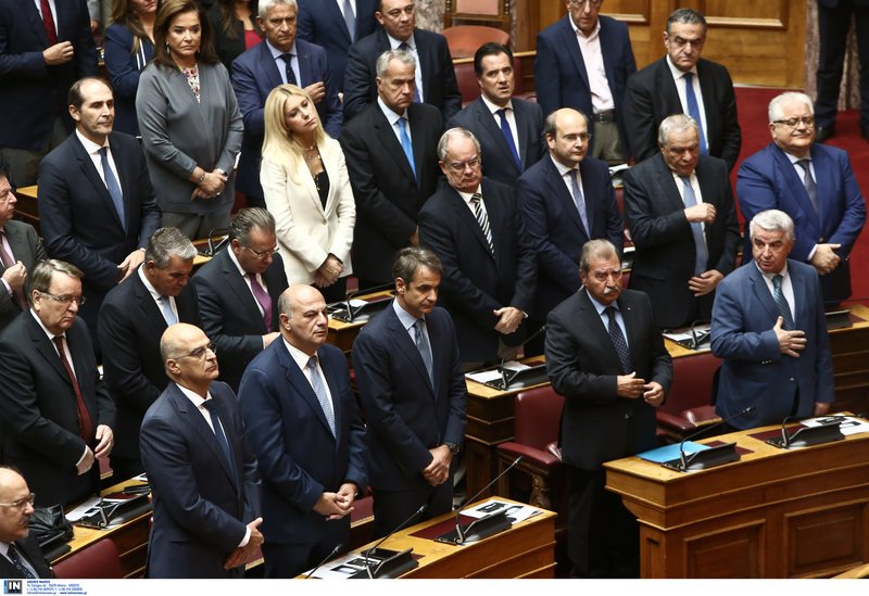 Το παρασκήνιο του αγιασμού στη Βουλή: Οι selfies, οι καλοντυμένες βουλευτίνες, τα πηγαδάκια και οι αλλαγές θέσεων [εικόνες] | iefimerida.gr 44