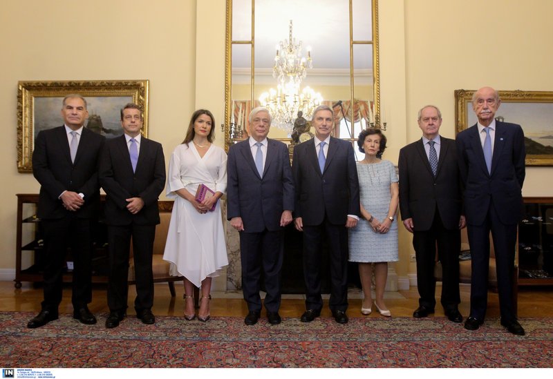 Τα πιο εντυπωσιακά ψηλοτάκουνα που πάτησαν στα παχιά χαλιά του Προεδρικού Μεγάρου [εικόνες] | iefimerida.gr 1