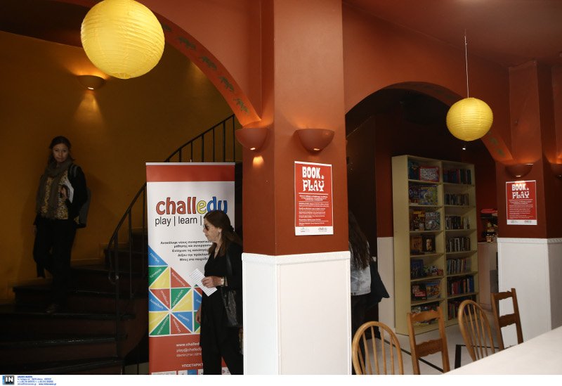 Το «Book and play» απευθύνεται σε αναγνώστες όλου του κόσμου, σε μετανάστες, πρόσφυγες, ξένους από όλες τις χώρες που ζούνε στην Αθήνα, αλλά και σε Έλληνες
