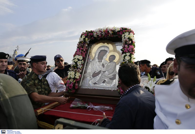 Η Θεσσαλονίκη υποδέχθηκε τον Τίμιο Σταυρό και την εικόνα της Παναγίας του Ορους των Ελαιών [εικόνες] | iefimerida.gr 1