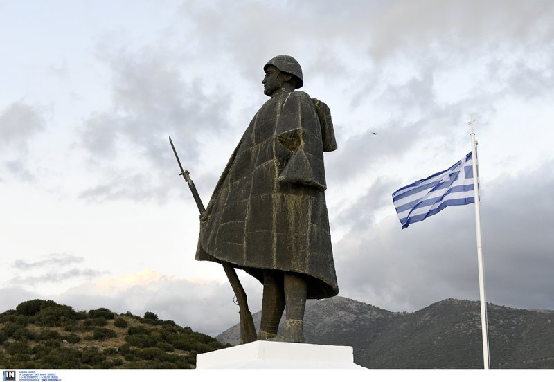 Πάνω από τον οικισμό και στον λόφο Σειλητούρια δεσπόζει το γιγάντιο μπρούτζινο άγαλμα του πολεμιστή στρατιώτη του '40