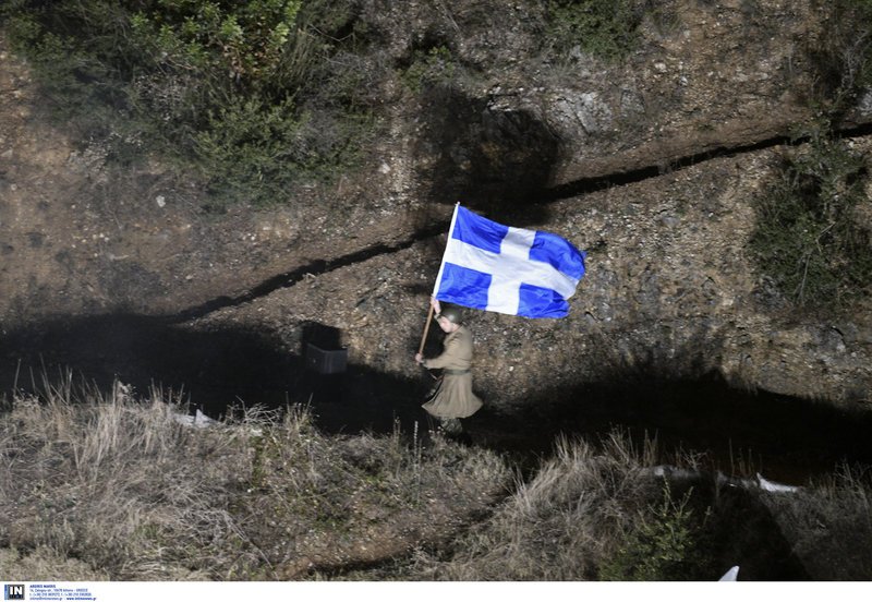 Παραμονές του 1940 η 8η Μεραρχία Ηπείρου με επικεφαλής τον υποστράτηγο Κατσιμήτρο Χαράλαμπο οργάνωσε την άμυνα στα γύρω υψώματα της Γκραμπάλας, της Ασόνισσας, της Βελλάς και των Γρεμισιών. Στο ύψωμα της Βελλάς διασώζονται μέχρι σήμερα τα ίχνη των χαρακωμάτων