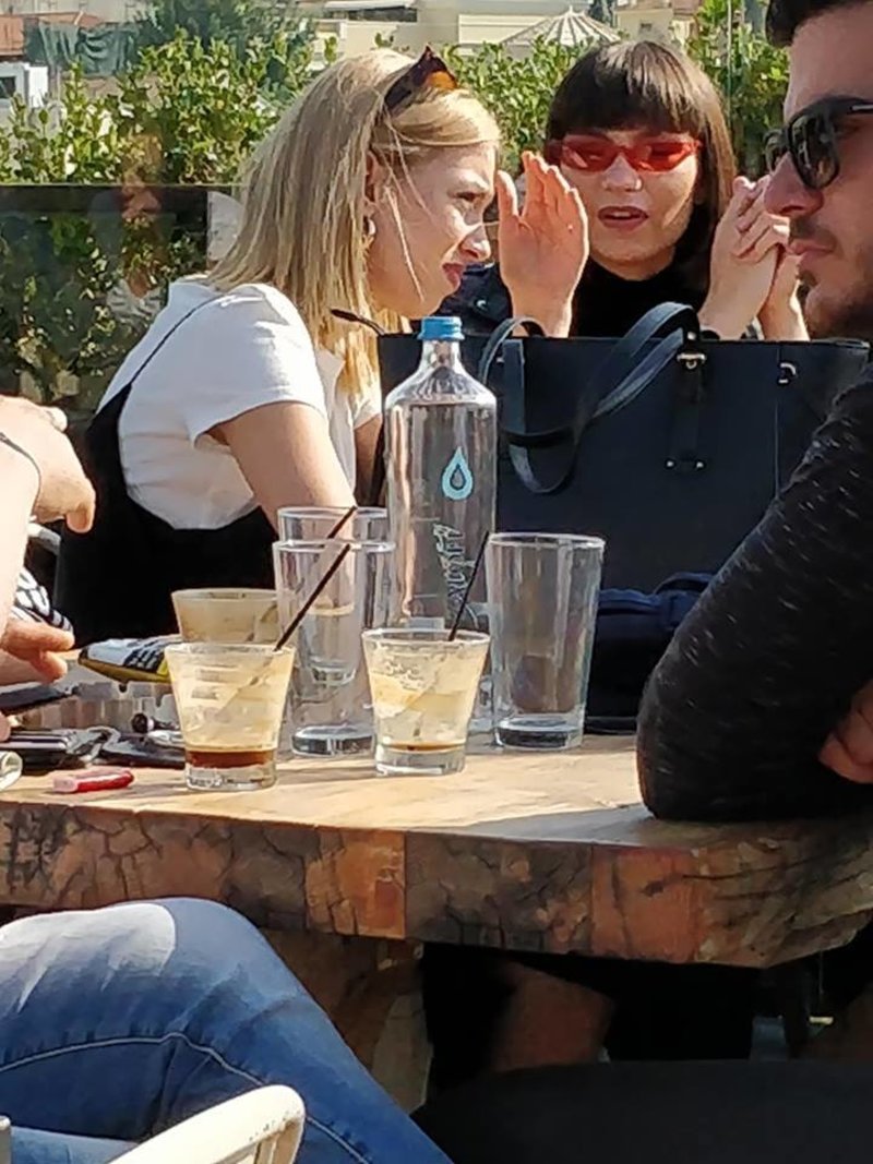 Η Γαρυφαλλιά με την Ιωάννα