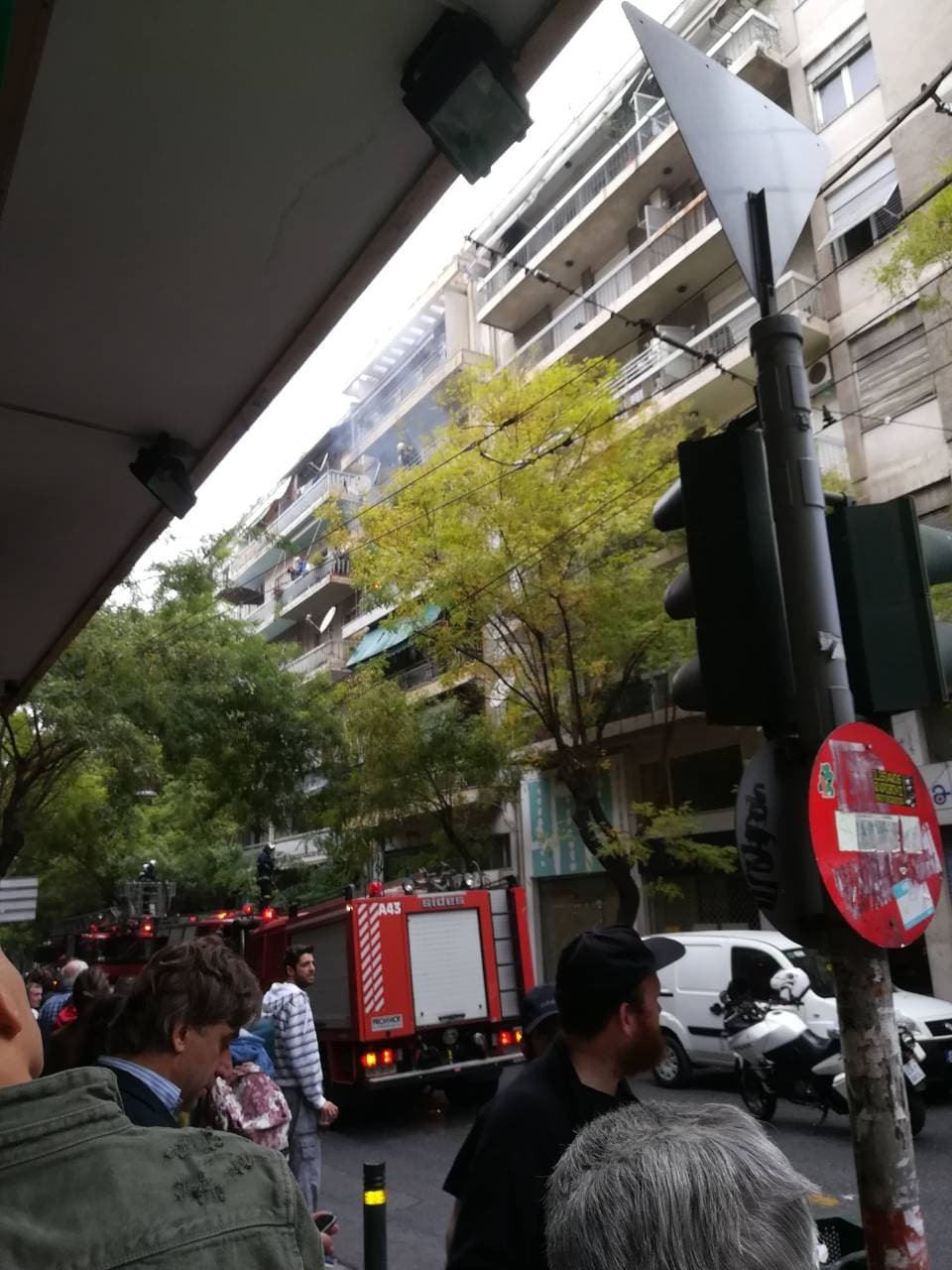 Φωτιά σε διαμέρισμα στο κέντρο της Αθήνας [εικόνες] | iefimerida.gr 1