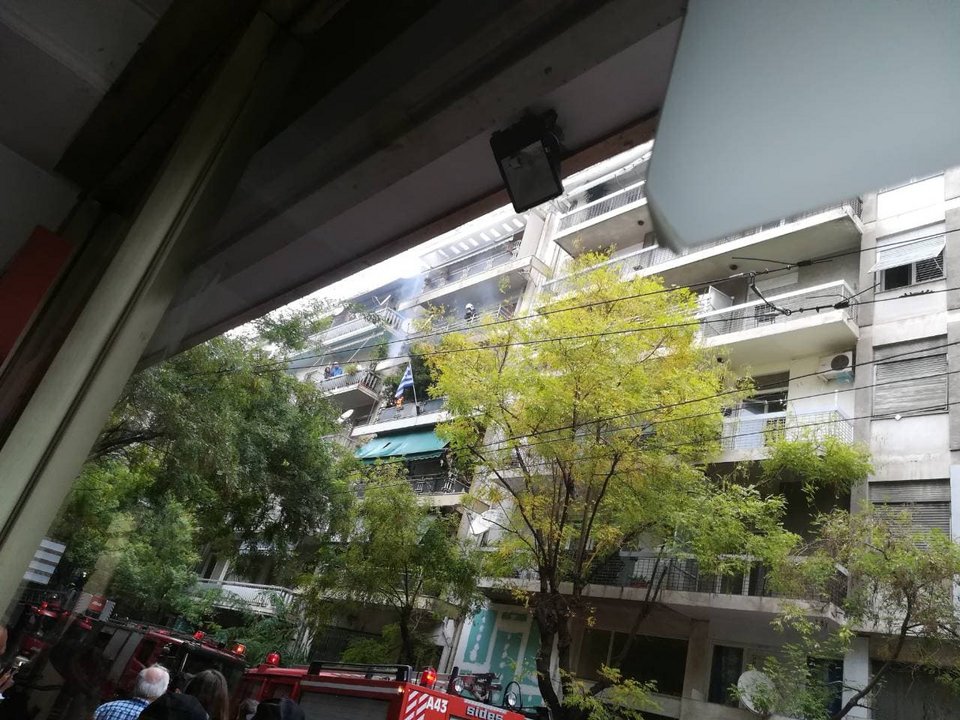 Φωτιά σε διαμέρισμα στο κέντρο της Αθήνας [εικόνες] | iefimerida.gr 0