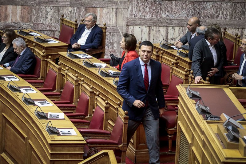 Το παρασκήνιο του αγιασμού στη Βουλή: Οι selfies, οι καλοντυμένες βουλευτίνες, τα πηγαδάκια και οι αλλαγές θέσεων [εικόνες] | iefimerida.gr 23