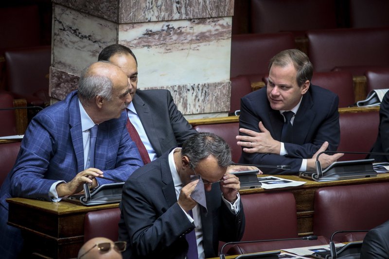 Το παρασκήνιο του αγιασμού στη Βουλή: Οι selfies, οι καλοντυμένες βουλευτίνες, τα πηγαδάκια και οι αλλαγές θέσεων [εικόνες] | iefimerida.gr 31